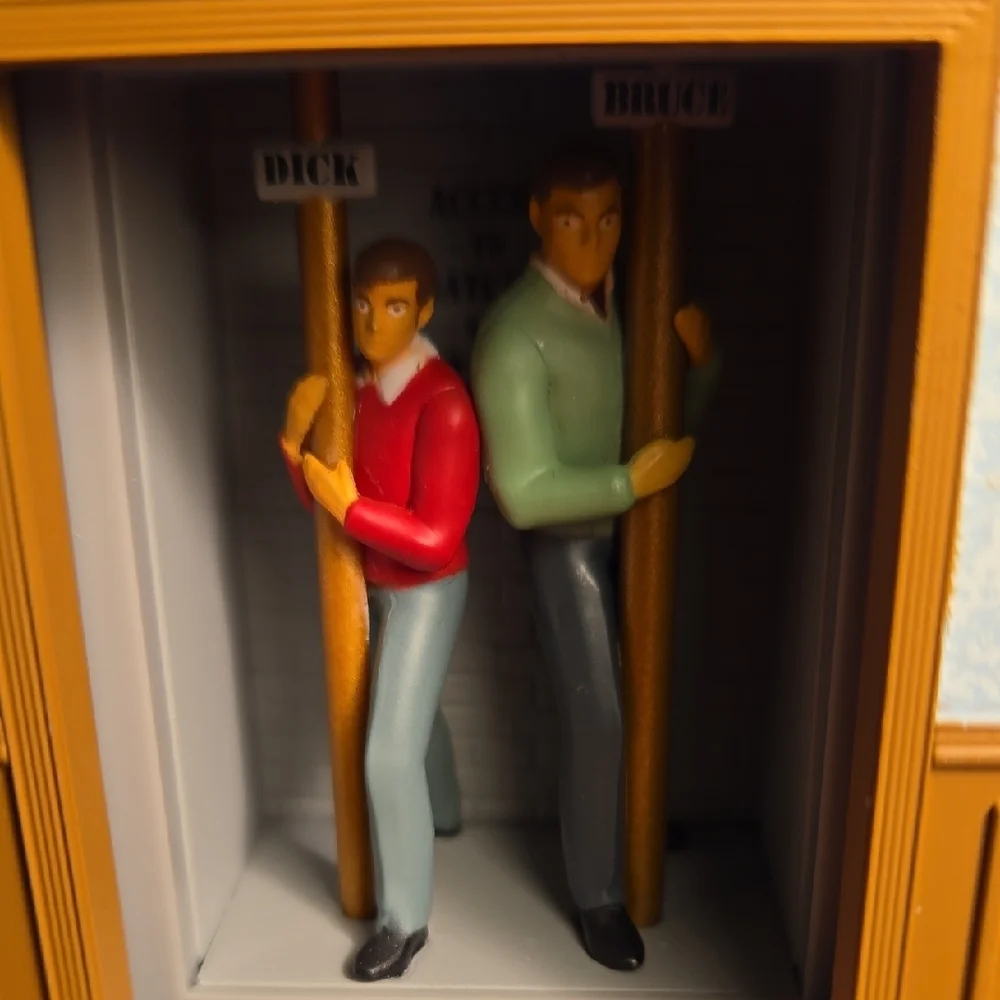 New 2021 Hallmark BATMAN Classic‎ TO THE BATCAVE! Ornament, Works Perfectly